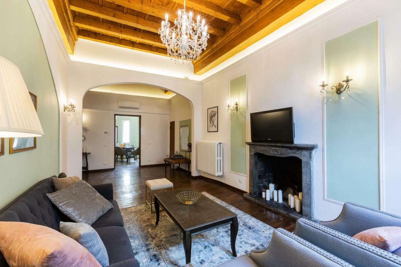 Historic Center Palace - Huge 4 Bedrooms Santa Croce Apartment - By LikehomeFlorenţa Exterior foto