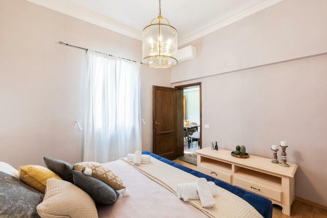 Historic Center Palace - Huge 4 Bedrooms Santa Croce Apartment - By LikehomeFlorenţa Exterior foto