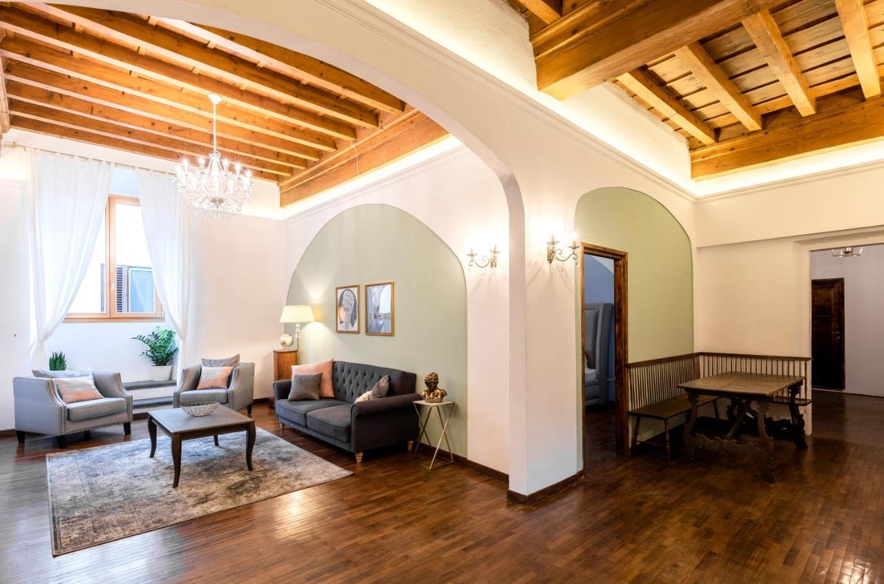 Historic Center Palace - Huge 4 Bedrooms Santa Croce Apartment - By LikehomeFlorenţa Exterior foto