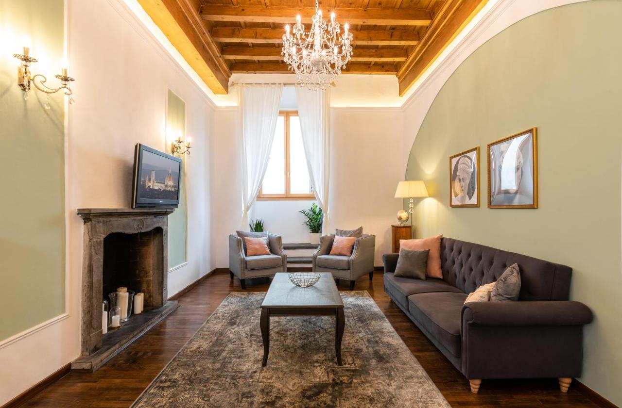 Historic Center Palace - Huge 4 Bedrooms Santa Croce Apartment - By LikehomeFlorenţa Exterior foto