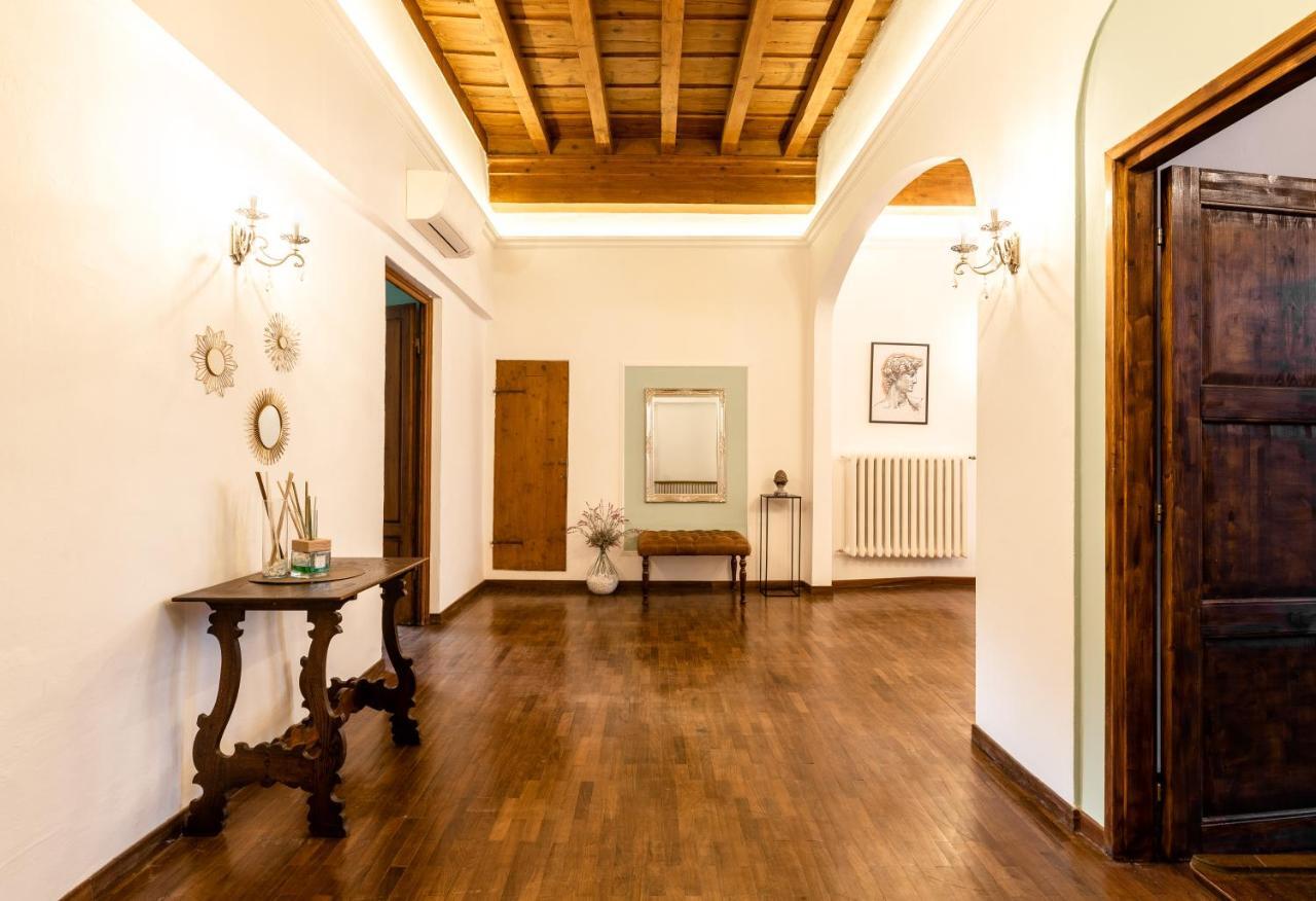 Historic Center Palace - Huge 4 Bedrooms Santa Croce Apartment - By LikehomeFlorenţa Exterior foto